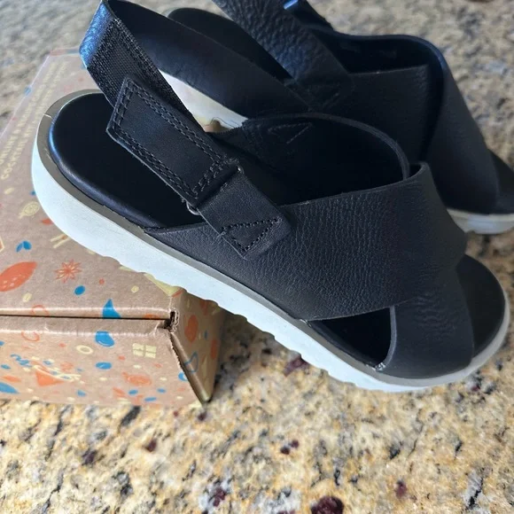 Ladies Ecco black leather Sandal. Size 38/8.5 - Picture 3 of 5